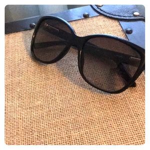 Women’s black Gucci Sunglasses 🕶